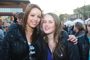 foto Bevrijdingsdag Enschede, 5 mei 2010, Van Heekplein, Enschede #587209