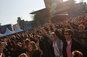 foto Bevrijdingsdag Enschede, 5 mei 2010, Van Heekplein, Enschede #587237