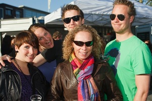 foto Bevrijdingsdag Enschede, 5 mei 2010, Van Heekplein, Enschede #587258