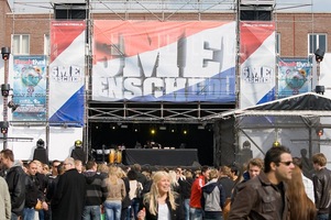 foto Bevrijdingsdag Enschede, 5 mei 2010, Van Heekplein, Enschede #587298