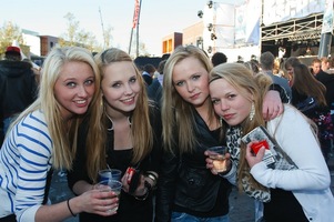 foto Bevrijdingsdag Enschede, 5 mei 2010, Van Heekplein, Enschede #587318