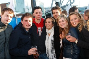 foto Bevrijdingsdag Enschede, 5 mei 2010, Van Heekplein, Enschede #587327