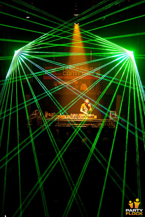 foto Noisecontrollers, 8 mei 2010, Outland