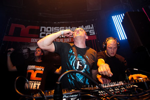 foto Noisecontrollers, 8 mei 2010, Outland, Rotterdam #587867