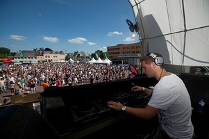 foto Dancetour Leeuwarden, 4 juli 2010, Oldehoofsterkerkhof, Leeuwarden #601144