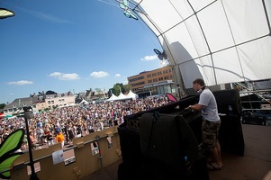 foto Dancetour Leeuwarden, 4 juli 2010, Oldehoofsterkerkhof, Leeuwarden #601156