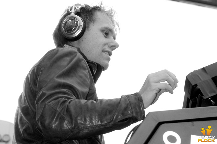 foto Armin = Radio 538, 23 februari 2011, Leidseplein, met Armin van Buuren