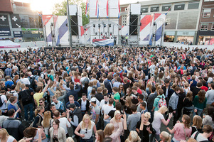 foto Bevrijdingsdag Enschede, 5 mei 2011, Van Heekplein, Enschede #653482