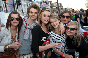 foto Bevrijdingsdag Enschede, 5 mei 2011, Van Heekplein, Enschede #653488