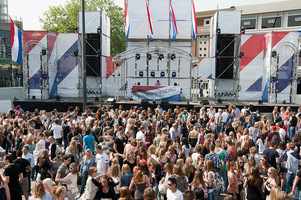 foto Bevrijdingsdag Enschede, 5 mei 2011, Van Heekplein, Enschede #653499