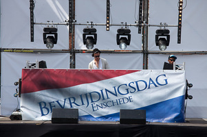 foto Bevrijdingsdag Enschede, 5 mei 2011, Van Heekplein, Enschede #653573