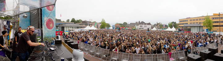 foto Dancetour Leeuwarden 2011, 3 juli 2011, Oldehoofsterkerkhof, Leeuwarden #664086