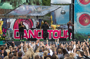 foto Dancetour Leeuwarden 2011, 3 juli 2011, Oldehoofsterkerkhof, Leeuwarden #664109