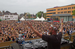 foto Dancetour Leeuwarden 2011, 3 juli 2011, Oldehoofsterkerkhof, Leeuwarden #664242