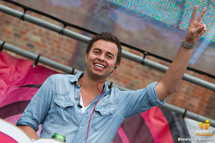 foto Dancetour Leeuwarden 2011, 3 juli 2011, Oldehoofsterkerkhof, met Quintino