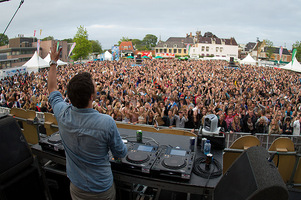 foto Dancetour Leeuwarden 2011, 3 juli 2011, Oldehoofsterkerkhof, Leeuwarden #664299