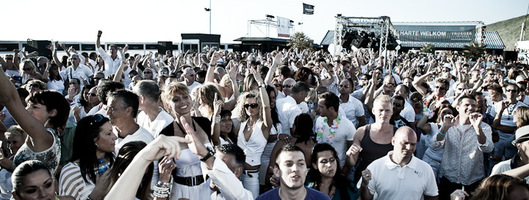 foto Touch at the Sea, 9 juli 2011, Vroeger, Bloemendaal aan zee #665537