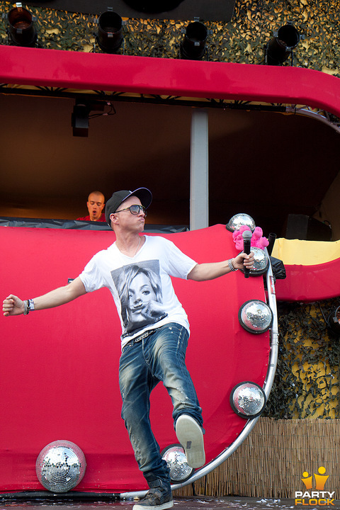 foto The Qontinent, 14 augustus 2011, Puyenbroeck, met Headhunterz, Villain