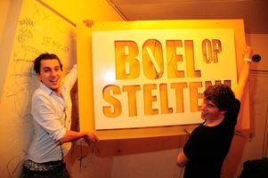 foto Boel op stelten, 20 oktober 2011, Huize Maas, Groningen #682351