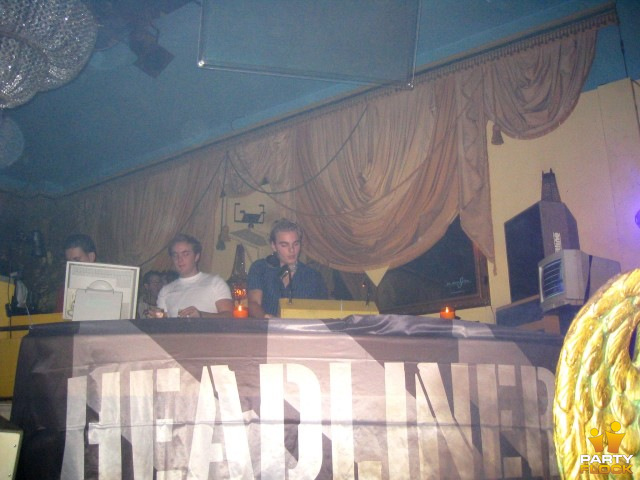 foto Headliner #8, 31 oktober 2003, Danssalon, met Showtek