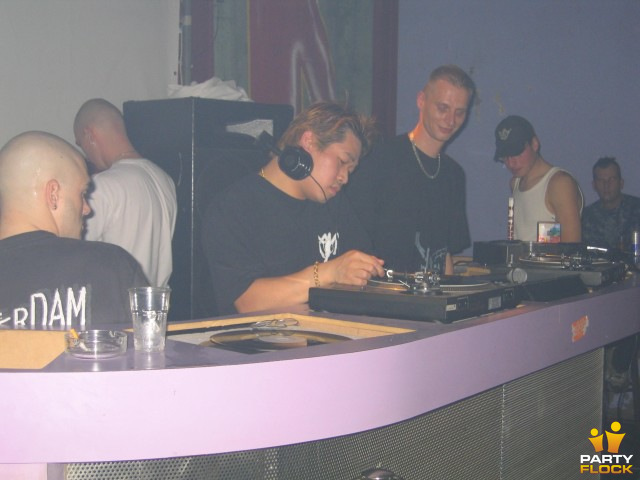 foto I Hate Trance, 31 oktober 2003, De Waakzaamheid, met Akira, Drokz
