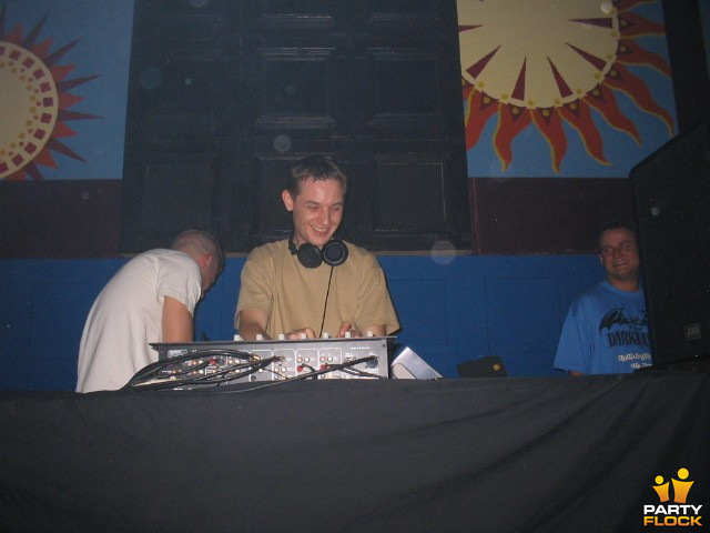 foto Pussy Lounge, 8 november 2003, Amigo's, met Genius, Lars Tindy, Pavo