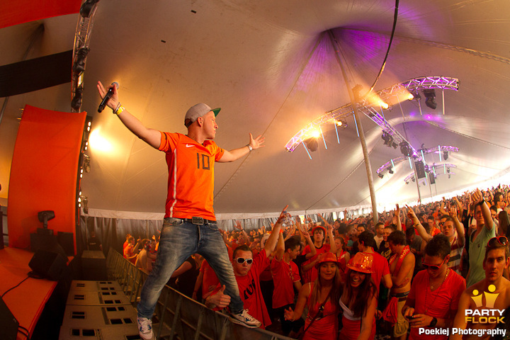 foto Queensday 2012, 30 april 2012, Oderkerkpark, met Villain