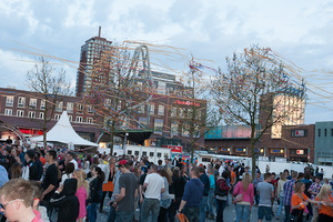 foto Koninginnedag Enschede, 30 april 2012, Van Heekplein, Enschede #709051