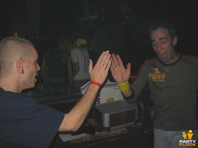 foto The Night, 15 november 2003, The Bridge, met Deepack, Bobby V