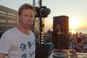 foto Ferry Corsten on the beach, 12 augustus 2012, Fuel, Bloemendaal aan zee #727788