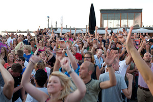 foto Ferry Corsten on the beach, 12 augustus 2012, Fuel, Bloemendaal aan zee #727793