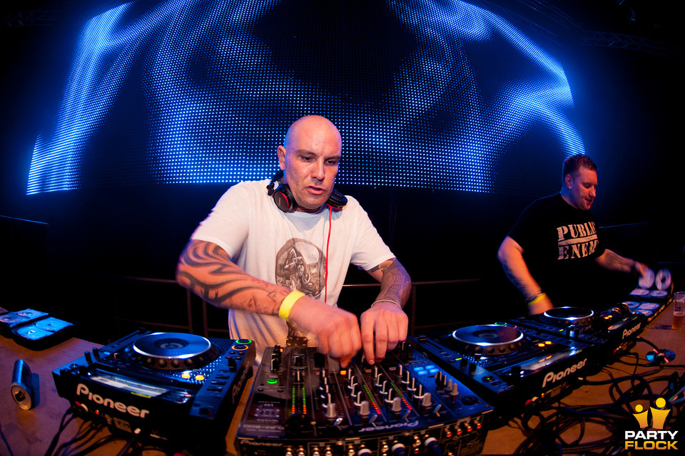 foto Thunderdome, 10 november 2012, Sportcenter Huttwil, met Unexist, Partyraiser