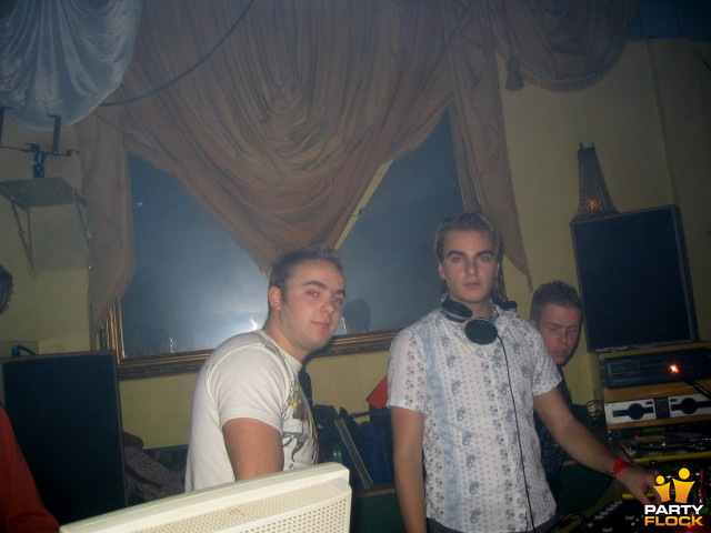 foto Headliner #10, 26 december 2003, Danssalon, met Showtek