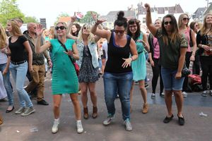 foto Dancetour Leeuwarden, 14 juli 2013, Oldehoofsterkerkhof, Leeuwarden #783034