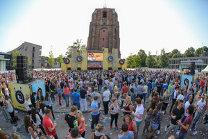 foto Dancetour Leeuwarden, 14 juli 2013, Oldehoofsterkerkhof, Leeuwarden #783099