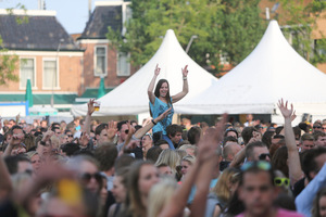 foto Dancetour Leeuwarden, 14 juli 2013, Oldehoofsterkerkhof, Leeuwarden #783112