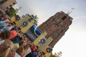 foto Dancetour Leeuwarden, 14 juli 2013, Oldehoofsterkerkhof, Leeuwarden #783165