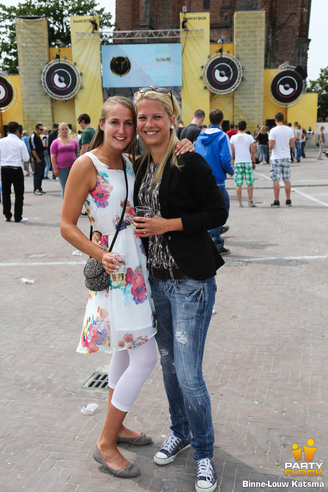 foto Dancetour Leeuwarden, 14 juli 2013, Oldehoofsterkerkhof