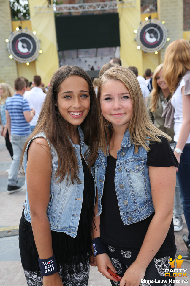 foto Dancetour Leeuwarden, 14 juli 2013, Oldehoofsterkerkhof