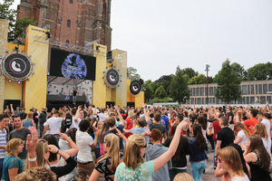 foto Dancetour Leeuwarden, 14 juli 2013, Oldehoofsterkerkhof, Leeuwarden #783299