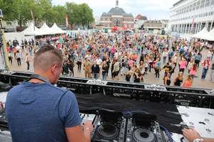 foto Dancetour, 11 augustus 2013, Marktplein, Apeldoorn #789685