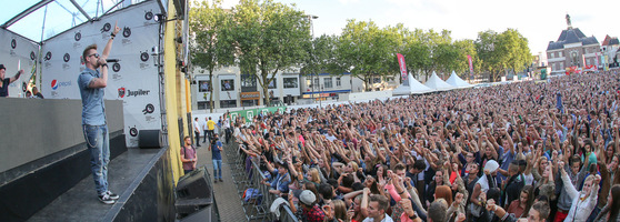 foto Dancetour, 11 augustus 2013, Marktplein, Apeldoorn #789845