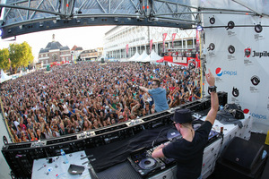 foto Dancetour, 11 augustus 2013, Marktplein, Apeldoorn #789850