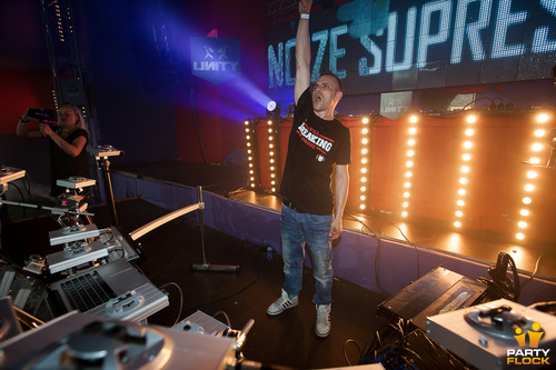Noize Suppressor presents Sonar