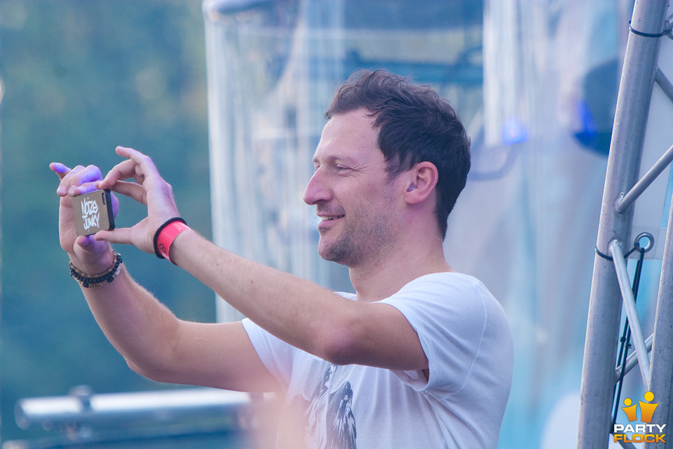 foto Sunrise Festival, 21 juni 2014, Lilse Bergen, met Mark with a K