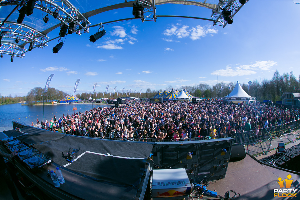 foto Hardshock Festival, 18 april 2015, Wijthmenerplas