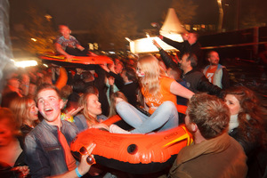 foto Absolutely Kingsnight 2015, 26 april 2015, Van Heekplein, Enschede #866181