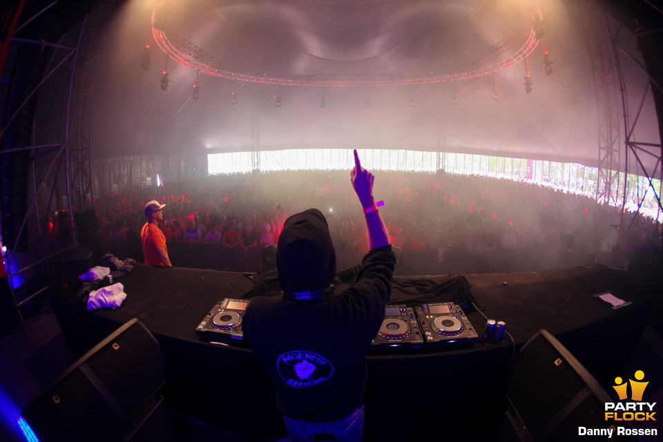 foto Supersized Kingsday Festival, 27 april 2015, Aquabest, met Angerfist