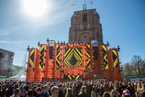 foto Kingsday Outdoor 2015, 27 april 2015, Oldehoofsterkerkhof, Leeuwarden #866668