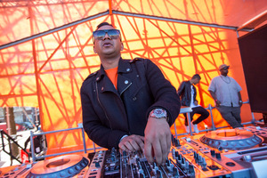 foto Kingsday Outdoor 2015, 27 april 2015, Oldehoofsterkerkhof, Leeuwarden #866672